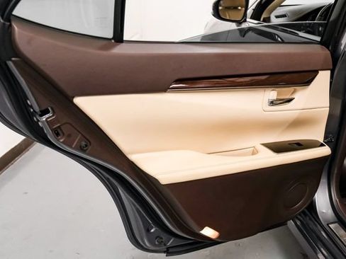 Used 2016 Lexus ES 350 w/ Premium Package w/Wood Trim FWD image 40