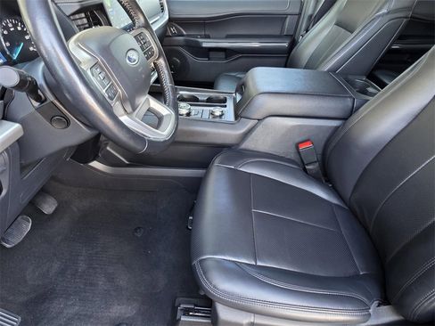 Used 2024 Ford Expedition XLT image 6