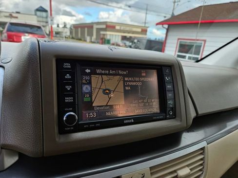 Used 2010 Volkswagen Routan SE image 21