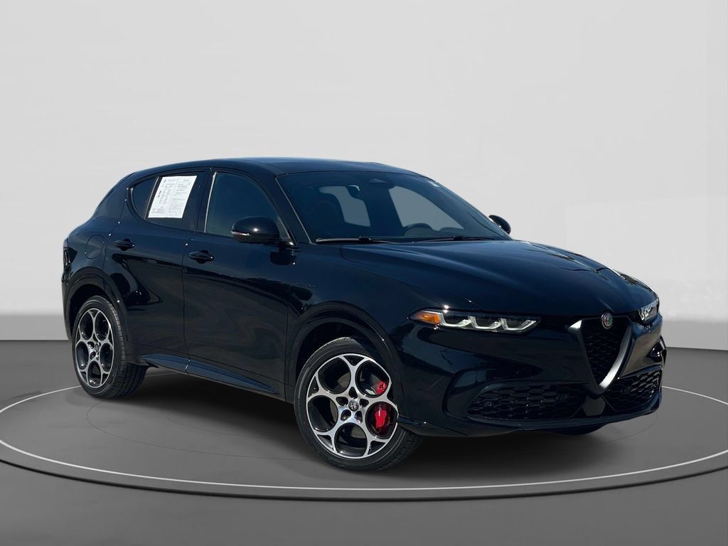 Used 2025 Alfa Romeo Tonale w/ Premium Package AWD/4WD image 1