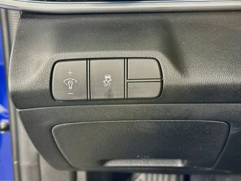 Used 2025 Hyundai Elantra Limited FWD image 10
