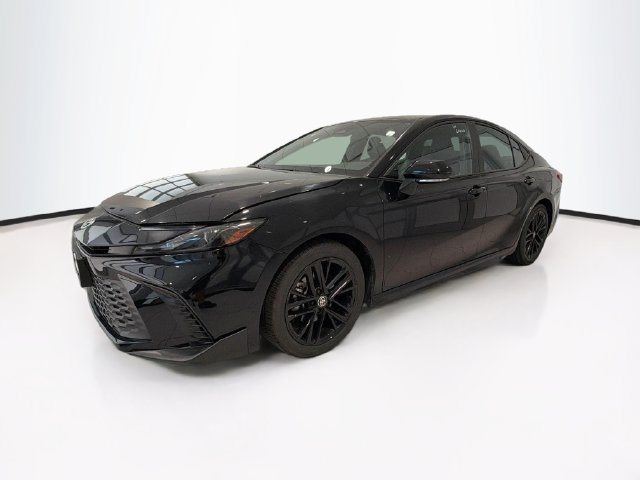 Used 2025 Toyota Camry SE FWD image 3