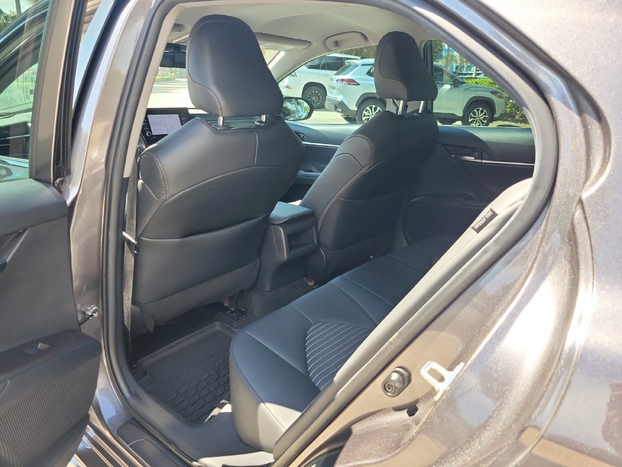 Used 2023 Toyota Camry SE FWD image 9