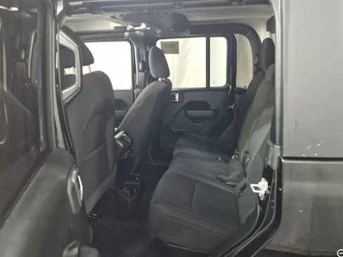 Used 2022 Jeep Gladiator Sport AWD/4WD image 9