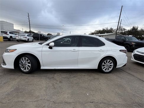 Used 2024 Toyota Camry LE w/ Convenience Package image 8