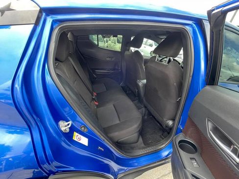 Used 2019 Toyota C-HR XLE FWD image 12