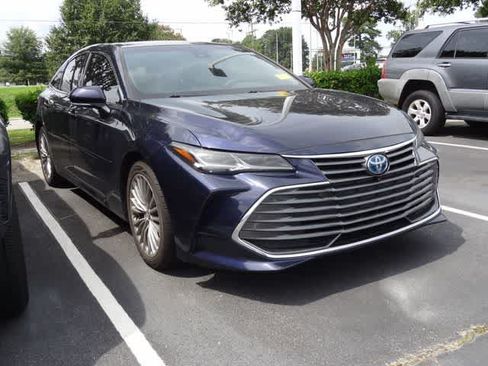 Used 2022 Toyota Avalon Limited w/ Advanced Safety Package FWD image 3