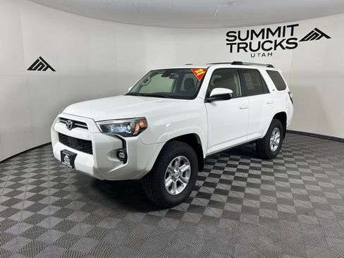 Used 2021 Toyota 4Runner SR5 AWD/4WD image 2