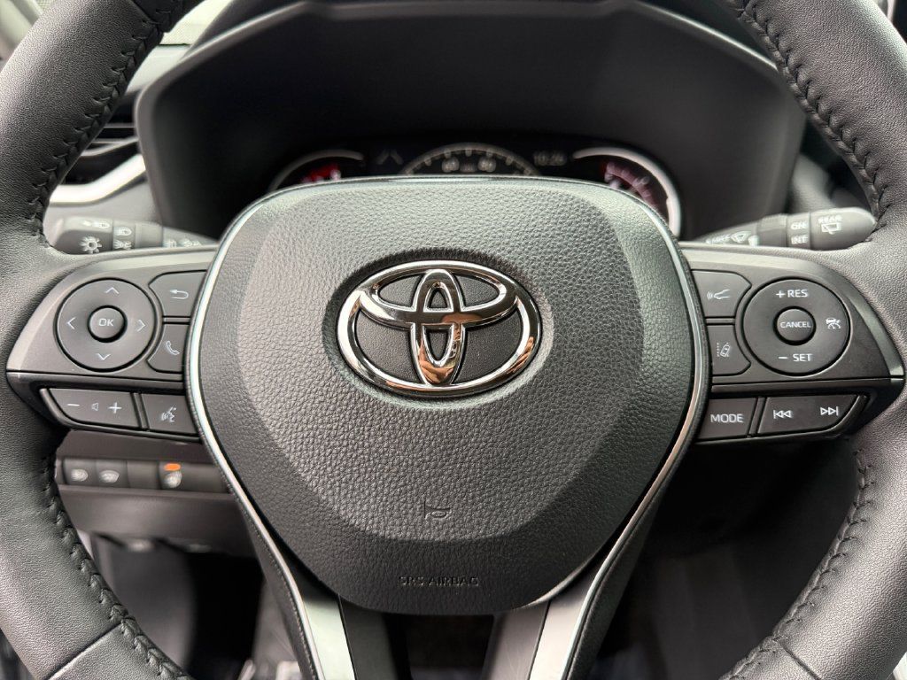 Used 2025 Toyota RAV4 XLE Premium AWD/4WD image 19