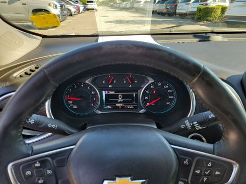 Used 2017 Chevrolet Malibu LT FWD image 19