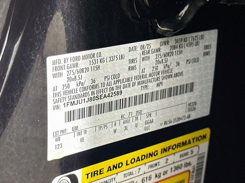 Used 2025 Ford Expedition Active AWD/4WD image 12