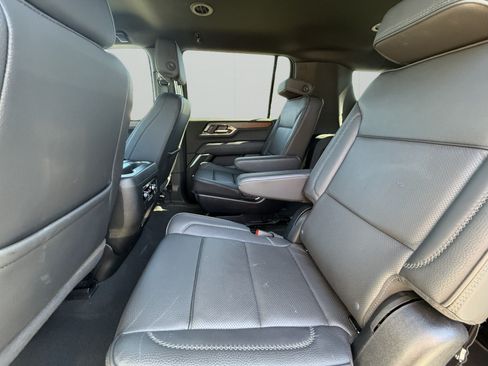Used 2025 GMC Yukon XL Denali AWD/4WD image 25