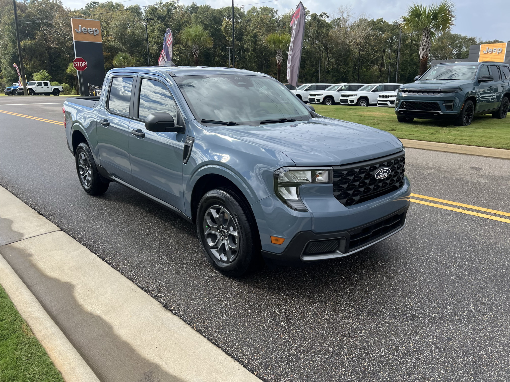 Used 2026 Ford Maverick XLT FWD image 1