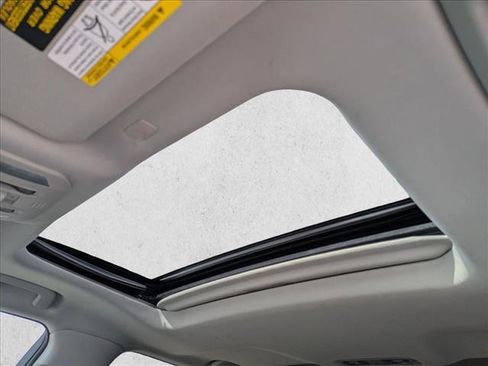 Used 2021 Toyota Highlander XLE image 18