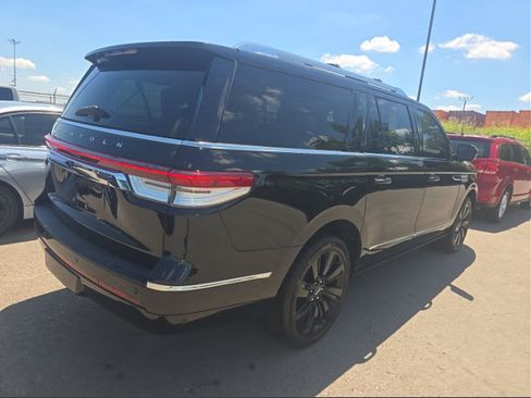 Used 2022 Lincoln Navigator L Reserve AWD/4WD image 2