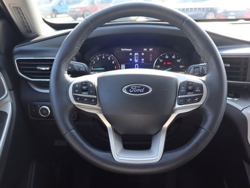Used 2024 Ford Explorer XLT w/ Equipment Group 202A AWD/4WD image 16