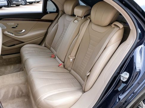 Used 2015 Mercedes-Benz S 550 Sedan w/ Sport Package w/ Sport Package image 39