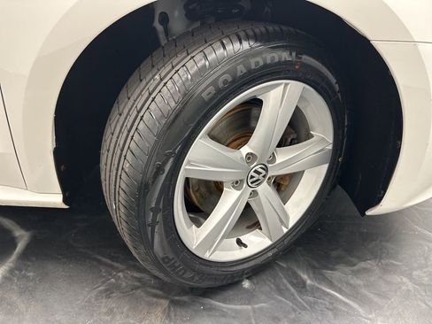 Used 2012 Volkswagen Passat 2.5 SE image 31