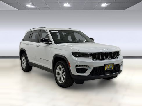 Used 2023 Jeep Grand Cherokee Limited AWD/4WD image 6