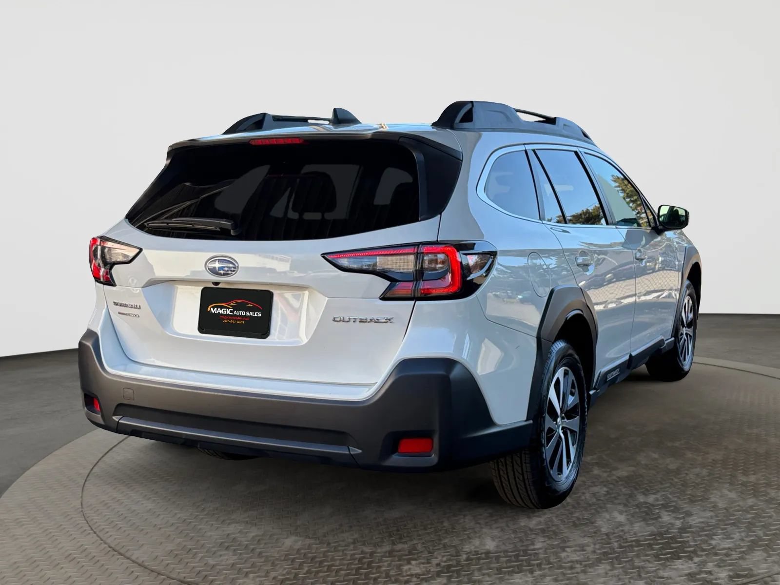 Used 2023 Subaru Outback Premium AWD/4WD image 10