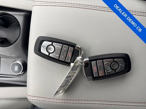 Used 2025 Ford Explorer Active w/ Active Comfort Package image 30