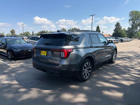 Used 2026 Ford Explorer ST-Line AWD/4WD image 2