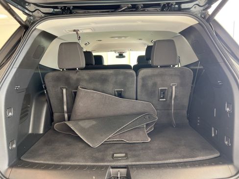 Used 2021 Chevrolet Traverse LT image 36