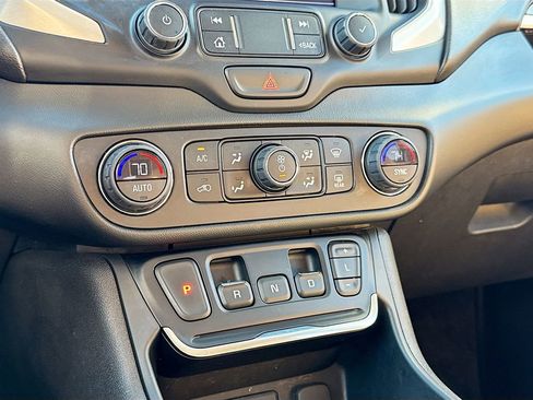 Used 2020 GMC Terrain SLT w/ Preferred Package image 15