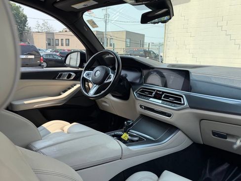 Used 2021 BMW X5 xDrive40i w/ M Sport Package AWD/4WD image 10