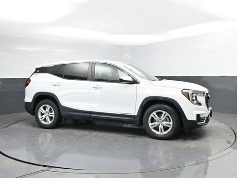 Used 2024 GMC Terrain SLE AWD/4WD image 3