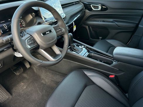 New 2026 Jeep Compass Latitude image 7