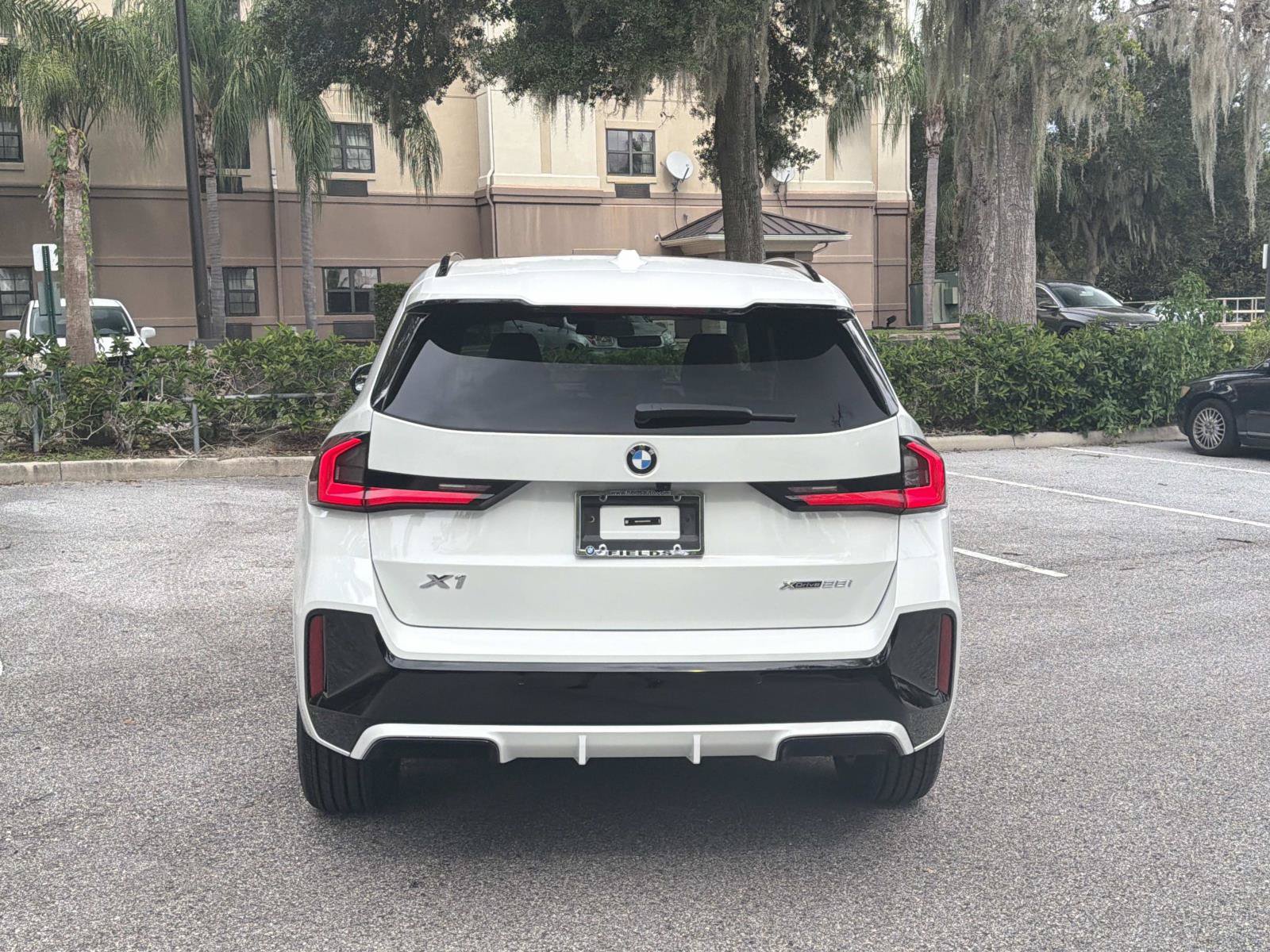 Used 2027 BMW X1 xDrive28i AWD/4WD image 4