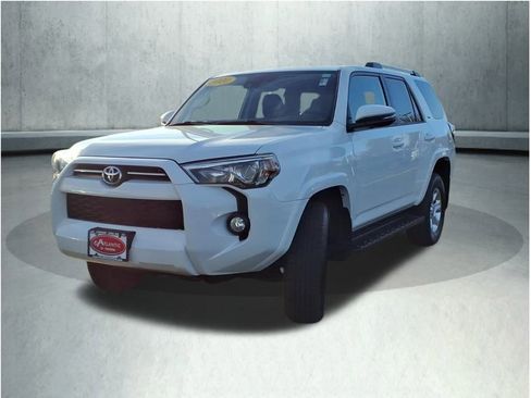 Used 2020 Toyota 4Runner SR5 Premium image 3
