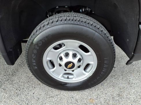 Used 2025 Chevrolet Silverado 2500 W/T image 9