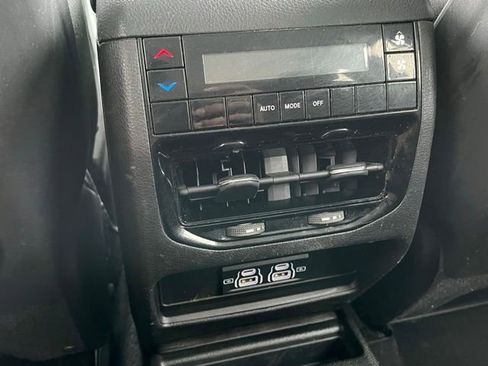 Used 2023 Jeep Grand Cherokee L Laredo image 24