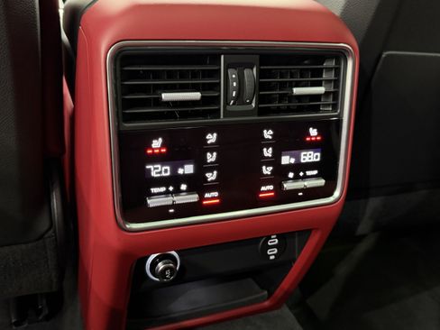 Certified 2021 Porsche Cayenne Turbo S AWD/4WD image 22