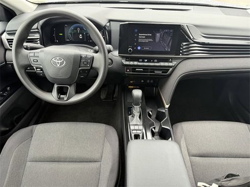 Used 2025 Toyota Camry LE image 9