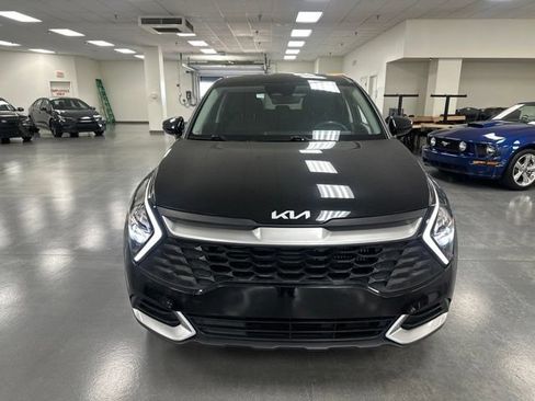 Used 2023 Kia Sportage LX FWD image 2