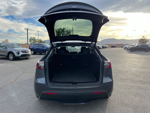 Used 2023 Tesla Model Y Performance AWD/4WD image 14