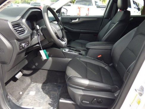 New 2025 Ford Escape SE FWD image 25