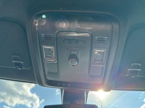 Used 2022 Chevrolet Suburban RST w/ Sport Performance Package image 27