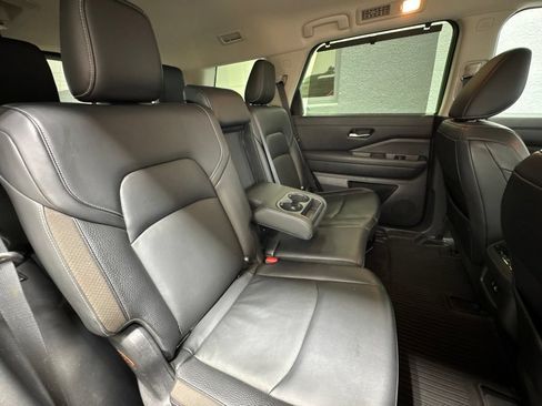 Used 2022 Nissan Pathfinder SL AWD/4WD image 27