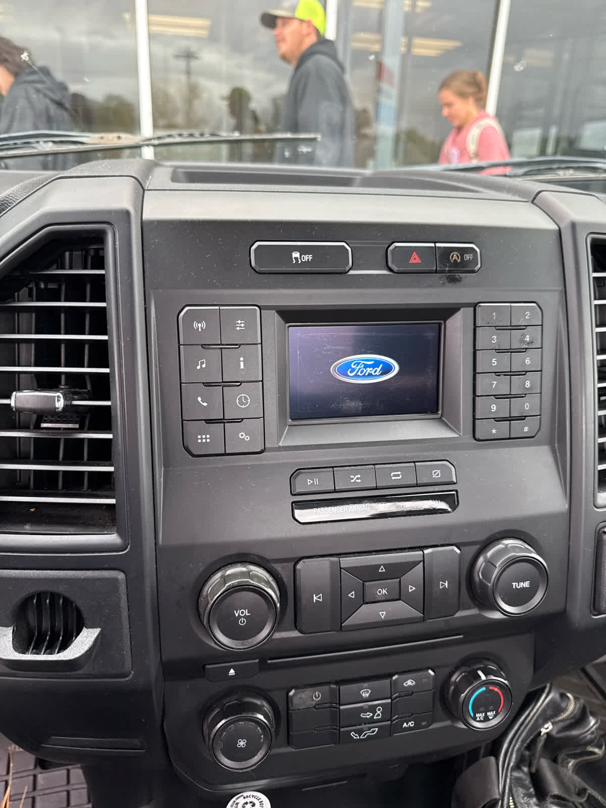 Used 2018 Ford F150 XL w/ Equipment Group 101A Mid RWD image 7