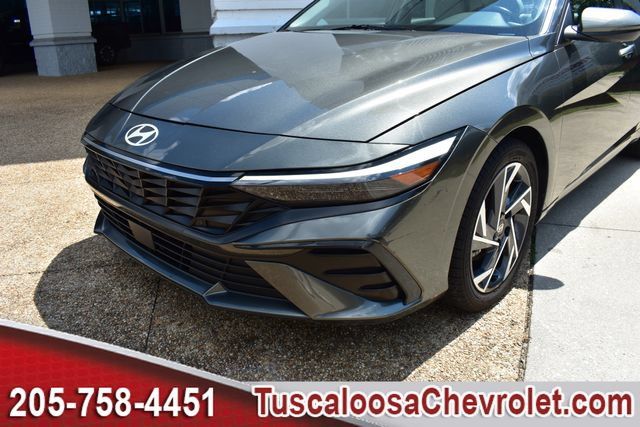 Used 2025 Hyundai Elantra Limited FWD image 45