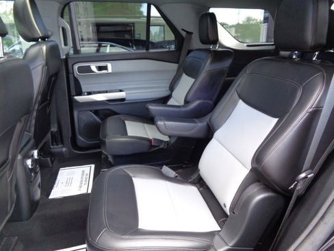 Used 2023 Ford Explorer XLT w/ Equipment Group 202A AWD/4WD image 16