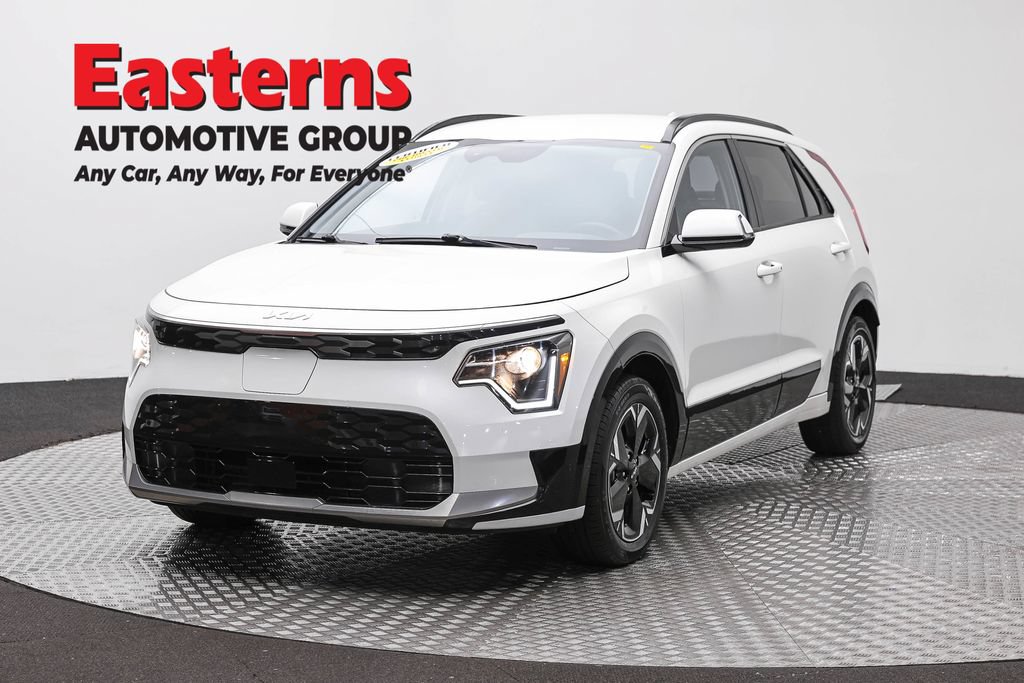 Used 2023 Kia Niro Wind w/ Wind Preserve Package FWD image 1