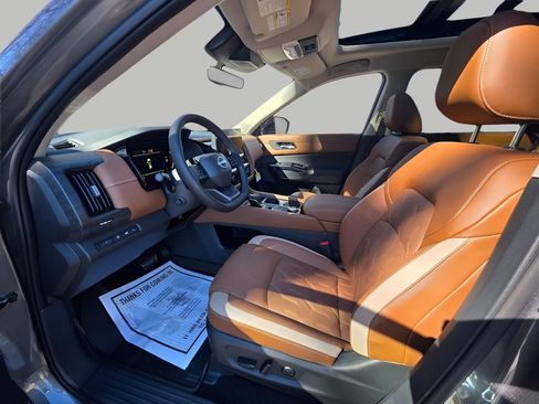 New 2026 Nissan Pathfinder Platinum image 23