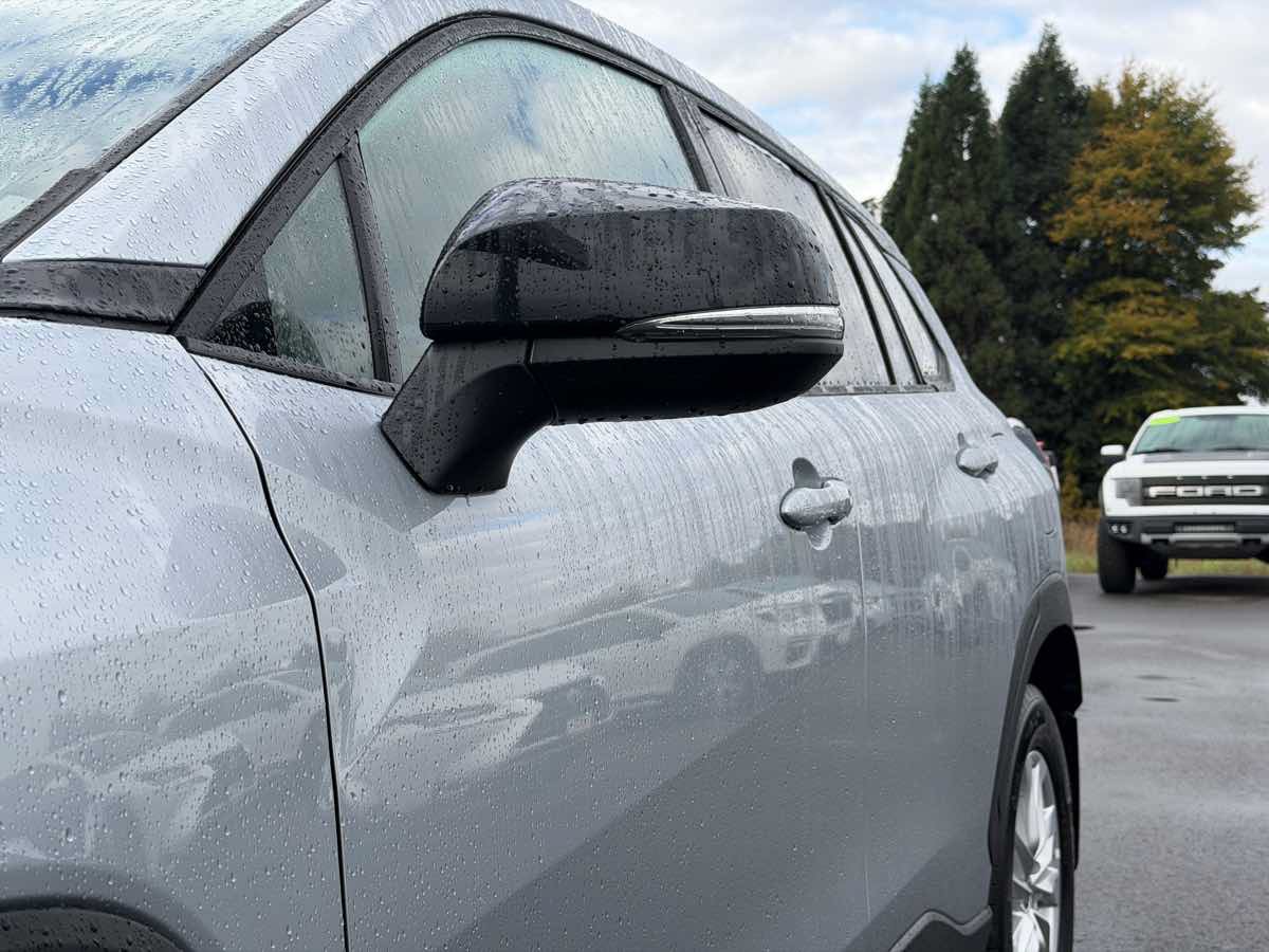 Used 2025 Toyota Corolla Cross LE AWD/4WD image 13