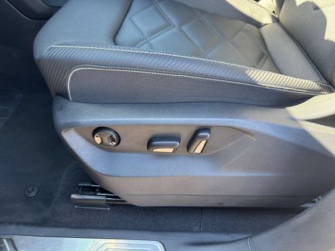 Used 2026 Volkswagen Atlas Cross Sport SE FWD image 23