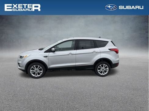 Used 2019 Ford Escape SE image 2